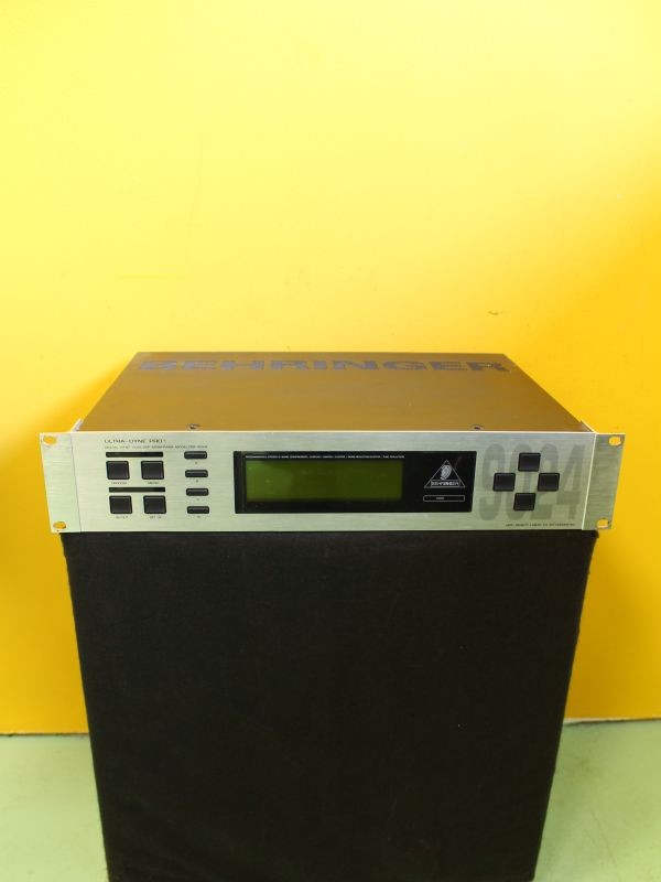 BEHRINGER Ultra-Dyne Pro DSP9024 Digital Mainframe